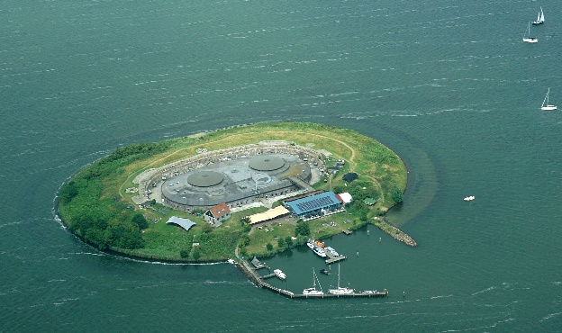 Forteiland Pampus in het IJmeer, gezien vanuit de lucht